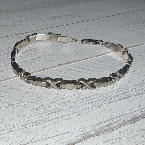 Vintage Sterling Silver Bracelet stamped 925 Italy
Measures 7.5 inches long - Picture 4 of 4